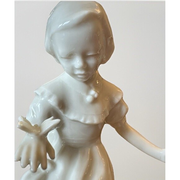 Vintage Hutschenreuther Spring Messenger White Glossy Girl with Butterfly Selb - Picture 6 of 8